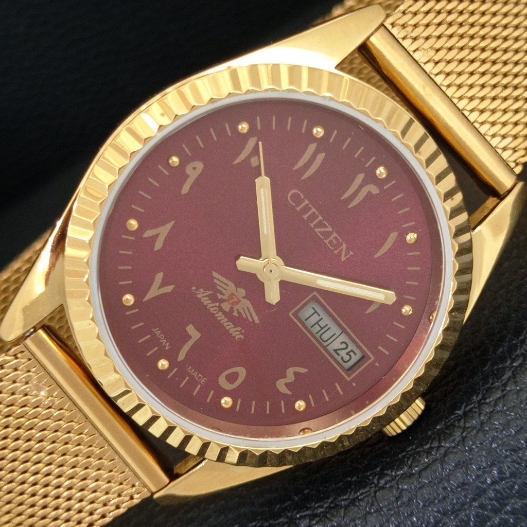 Vintage 1976 Citizen Automatic Mens Gold Watch WDaydate  Red Accents